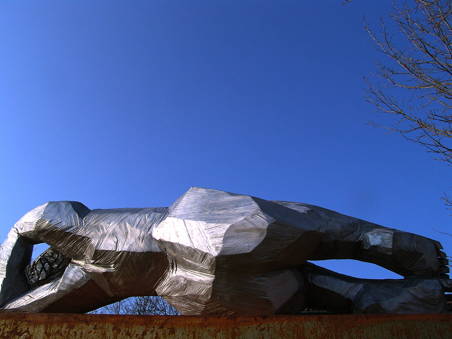 Liegende, Aluminiumguss, 176cm lang